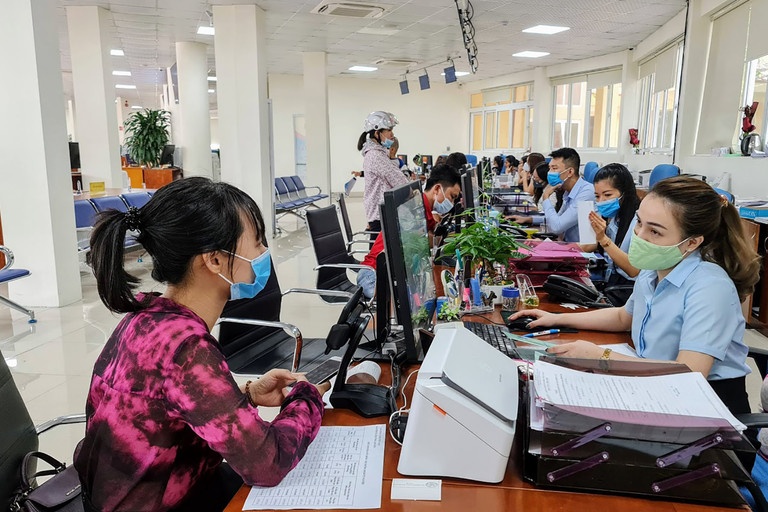 Lang Son yeu cau thay the, dieu chuyen can bo ne tranh cong viec hinh anh