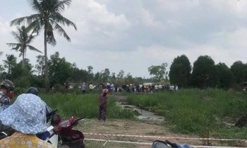 Nguoi dan ong bi bo da xuong vuong tom tu vong hinh anh