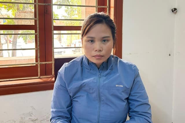 Nguoi phu nu o Nghe An mang vang gia di danh trao hinh anh