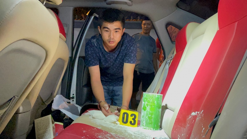 Van chuyen 499 vien thuoc lac va 2 bich ma tuy tu TP.HCM ve Kien Giang hinh anh