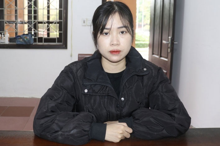 Nu nhan vien lam gia 260 bo giay to xe, chiem doat hon 3 ty dong hinh anh