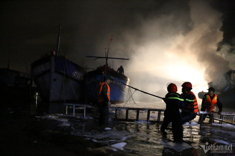 Tau ca boc chay anh 2