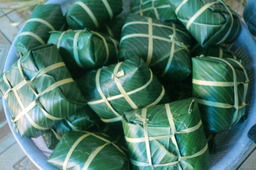 Lang banh chung Vinh Hoa o Nghe An tat bat vao vu Tet Giap Thin 2024 hinh anh