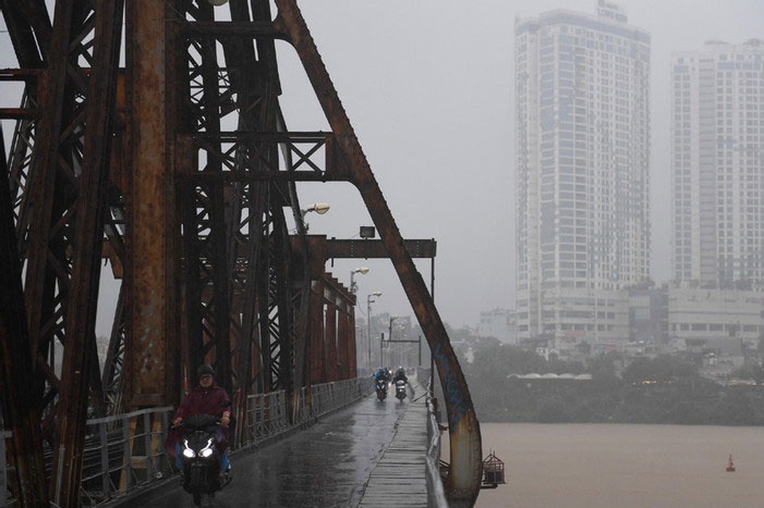 Khong khi lanh tang cuong, mien Bac mua phun hinh anh