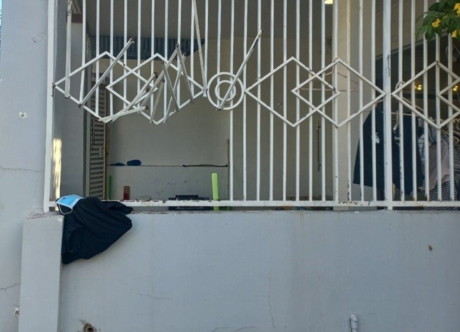 Bat giu doi tuong nghi lam tien gia, chong tra cong an hinh anh