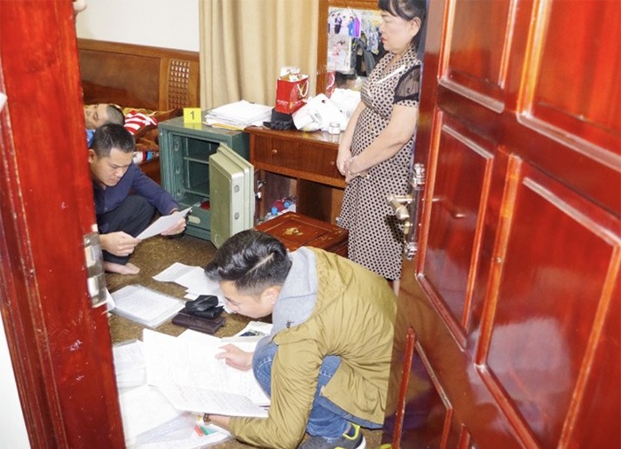 Ba chu tin dung den anh 1