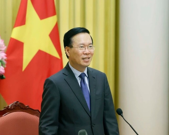 Chu tich nuoc Vo Van Thuong trao quyet dinh bo nhiem 18 dai su hinh anh