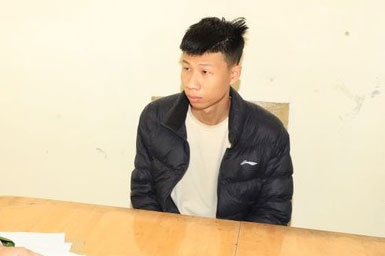 Bat doi tuong chiem doat tien cua khach lam tai khoan ngan hang so dep hinh anh