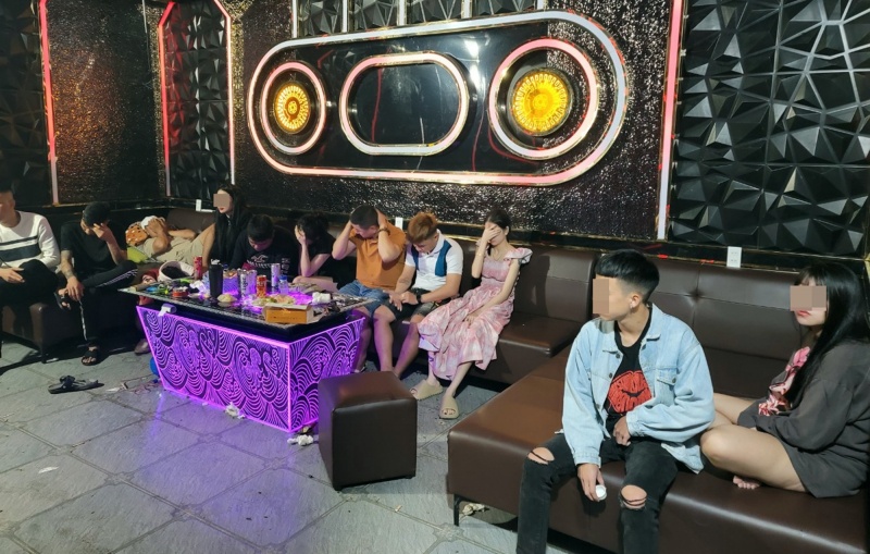 11 nam, nu phe ma tuy trong phong karaoke cua gia dinh hinh anh