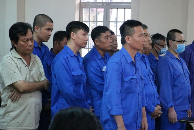 Nguyen giam doc So NN&PTNT Ba Ria - Vung Tau cung 12 bi cao hau toa hinh anh