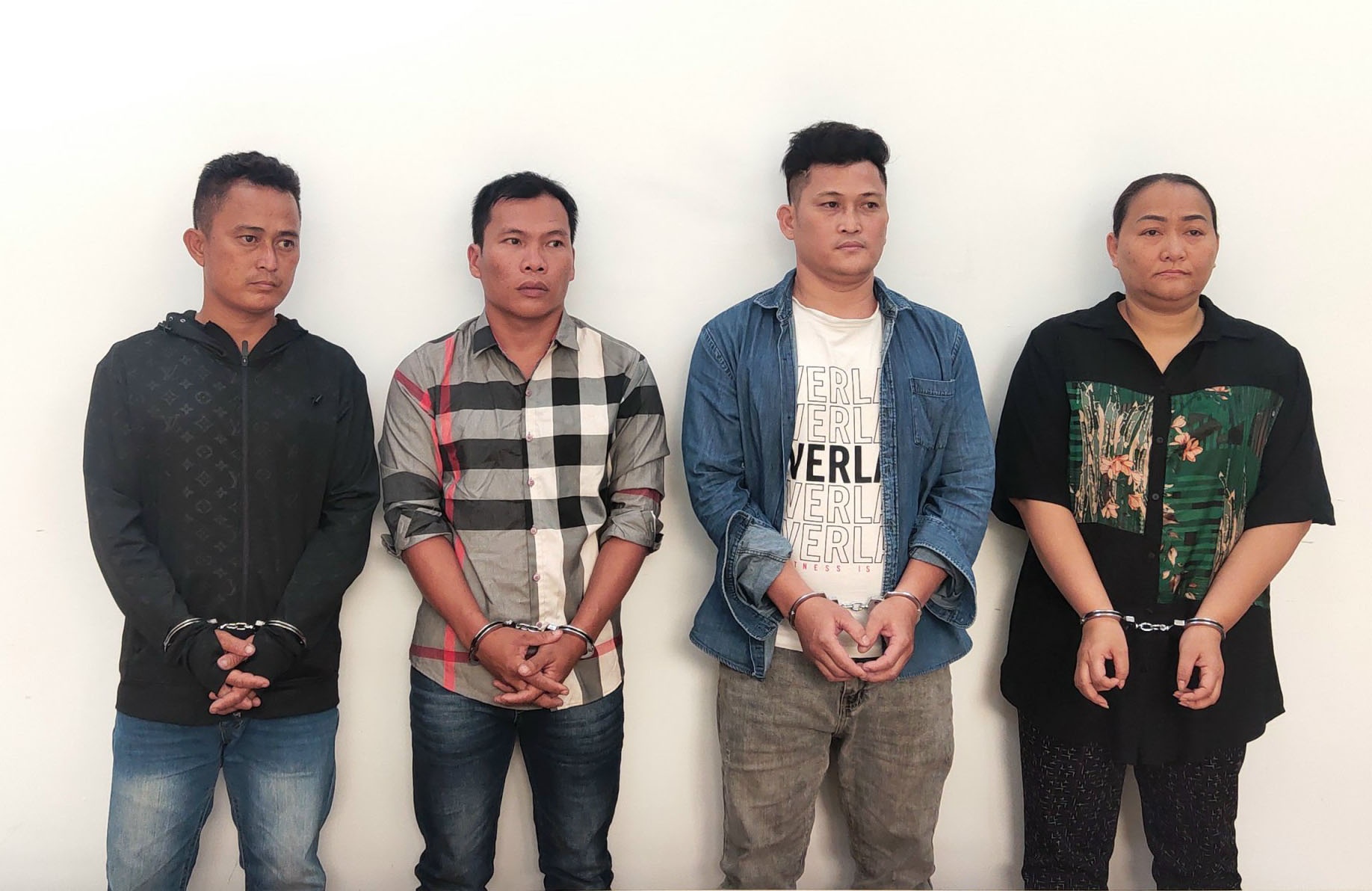 Nguoi phu nu cam dau nhom 'cat tac' tren song Dong Nai hinh anh