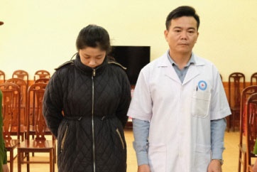 Khoi to bac si, dieu duong, nhan vien bao hiem moc ngoac truc loi hinh anh