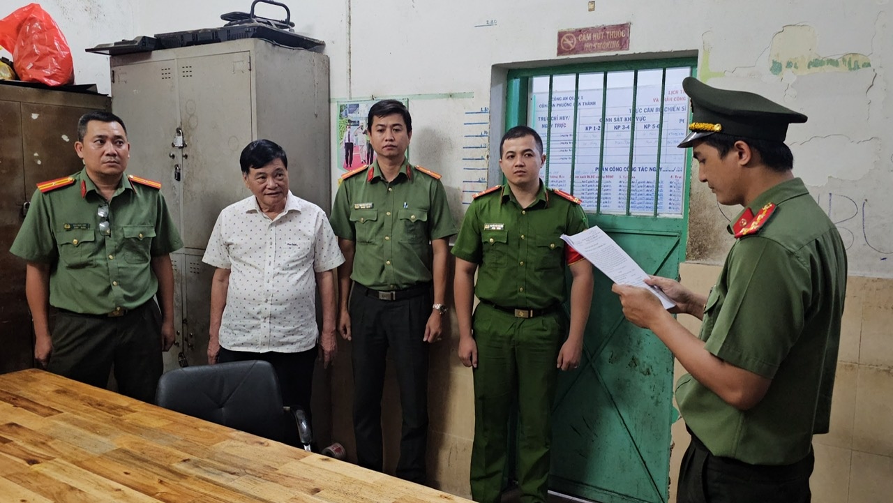 Khoi to, bat tam giam ong Nguyen Cong Khe hinh anh