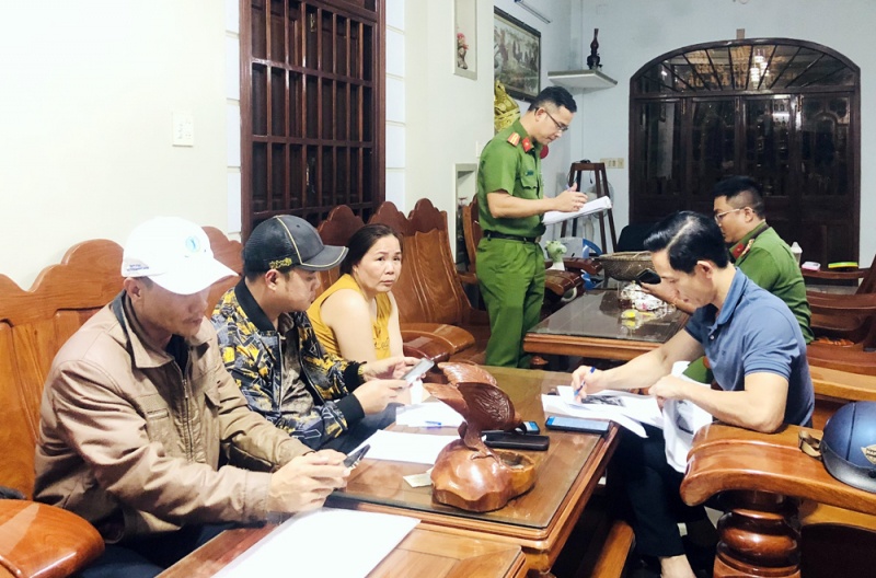 100 doi tuong lien quan den duong day danh bac qua mang hinh anh