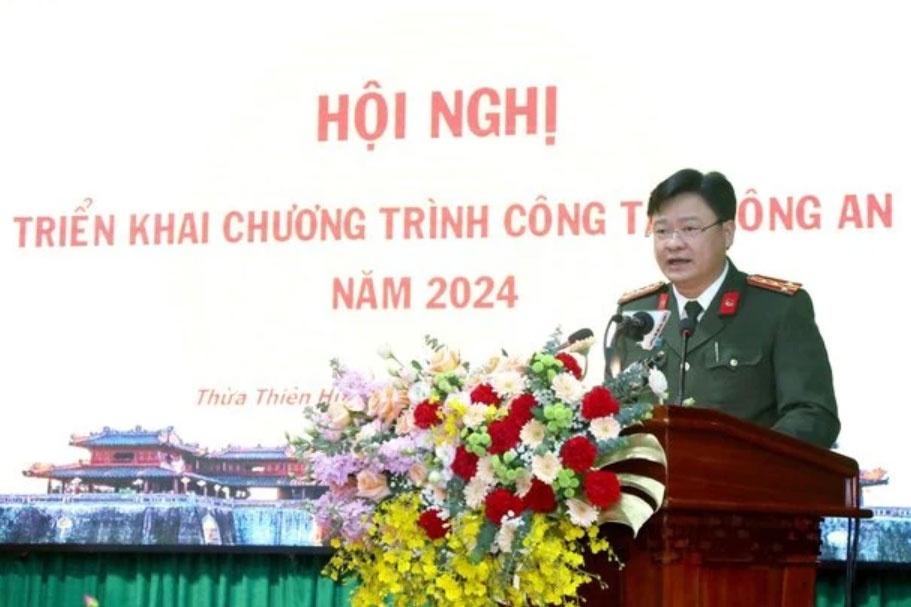 Giam doc Cong an Thua Thien - Hue cong khai duong day nong hinh anh