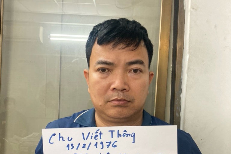 Bat khan cap doi tuong gia danh cong an de lua dao hinh anh