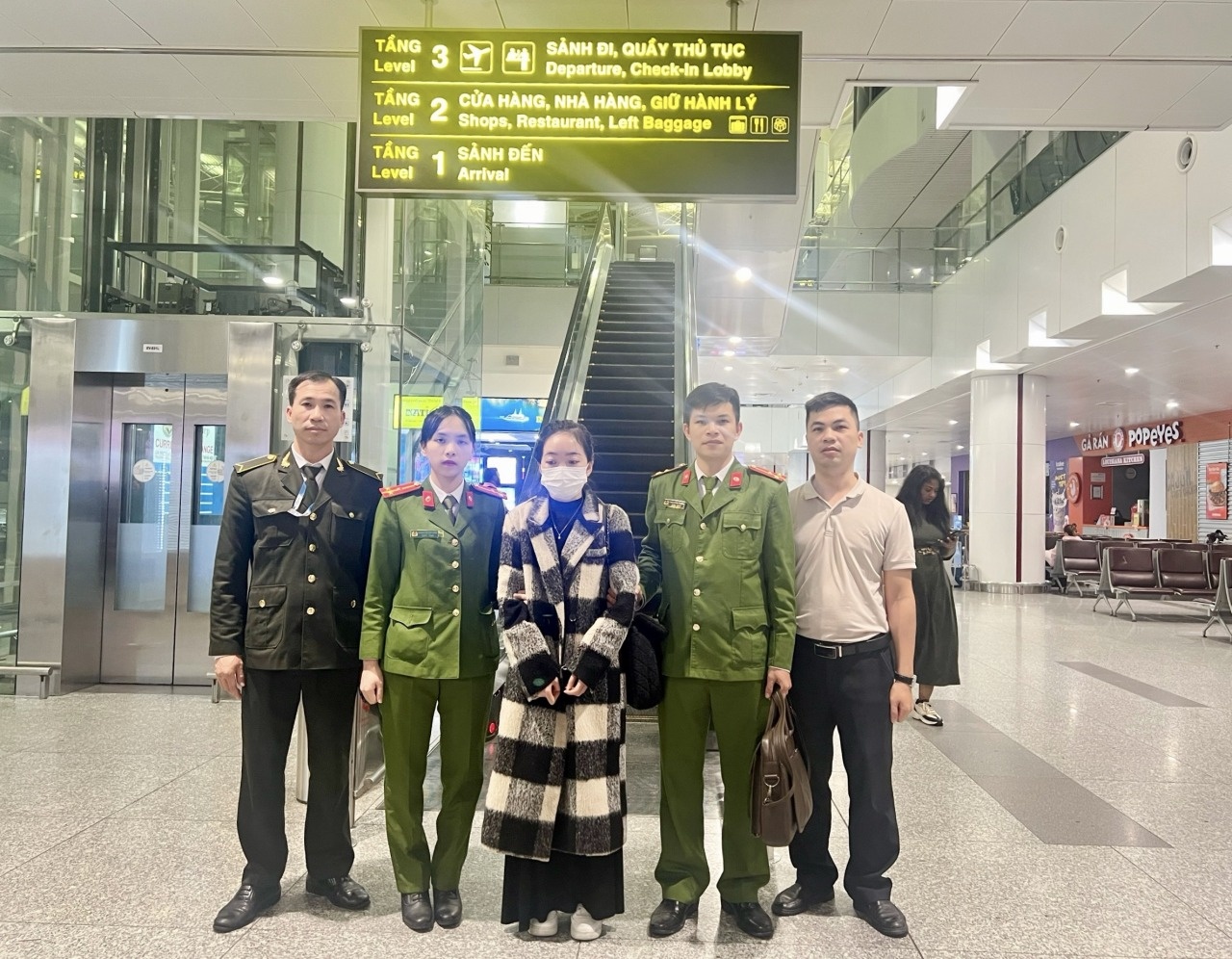 Truy na quoc te anh 1