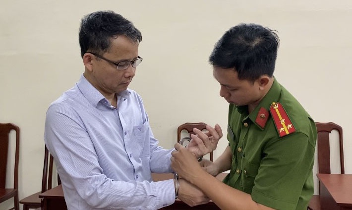 Bat tam giam pho cuc truong Cuc Dang kiem Viet Nam hinh anh
