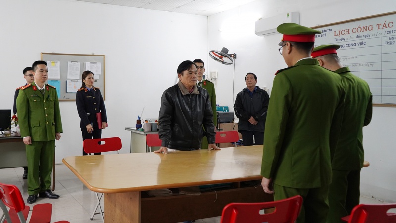 Thu hoc phi,  Hoang Van Linh anh 2