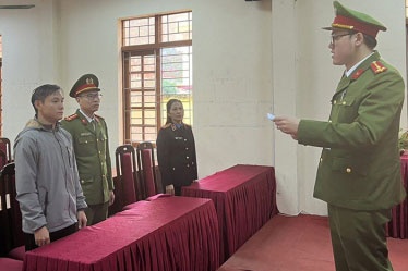 Khoi to them 2 giao vien trong vu thu hoc phi lai xe vuot quy dinh hinh anh