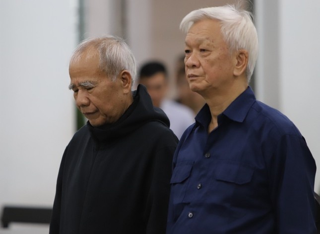 Cuu Chu tich Khanh Hoa nop khac phuc 20 trieu dong hinh anh