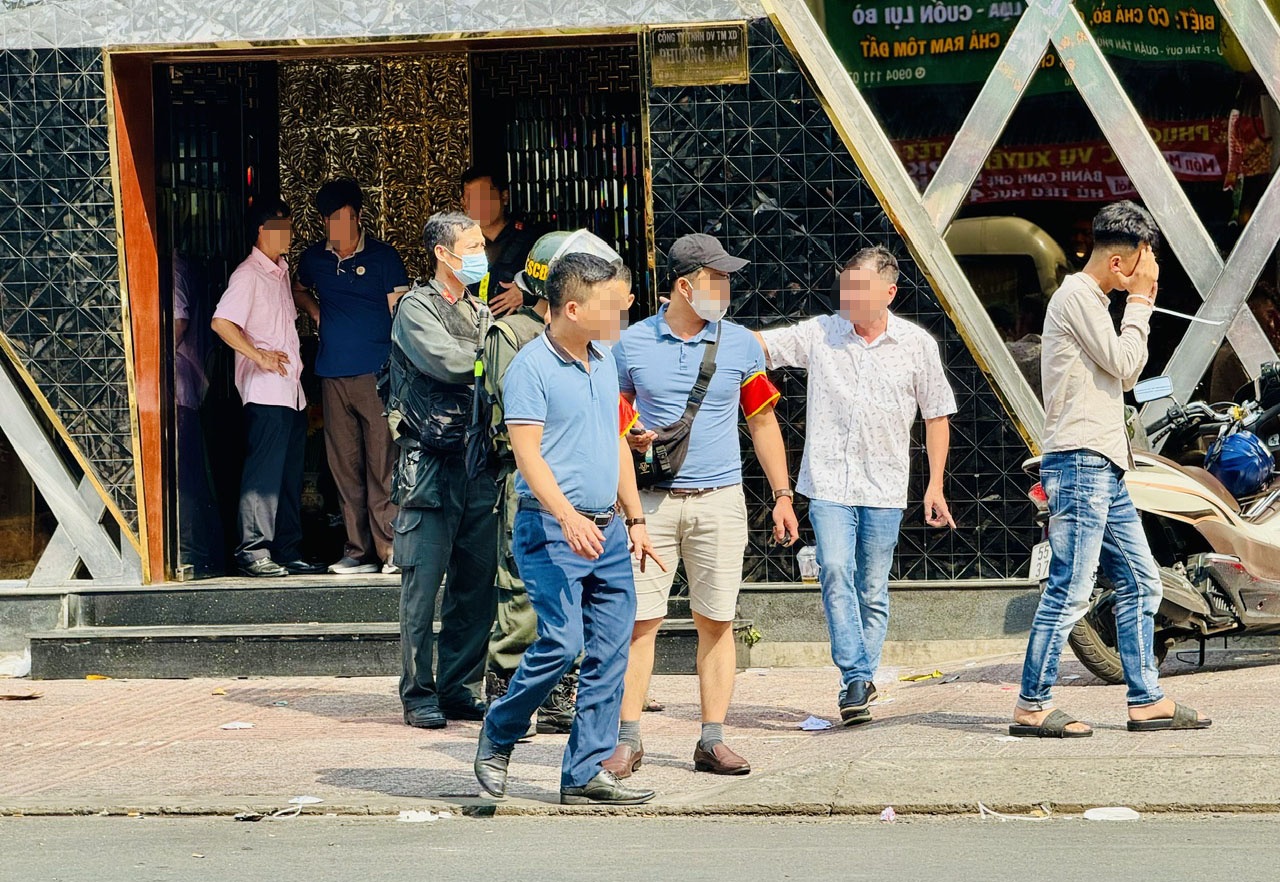 dot kich bar Phuong Lam anh 2