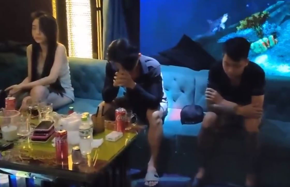 Nhan vien nha hang to chuc bay lac o TP.HCM hinh anh