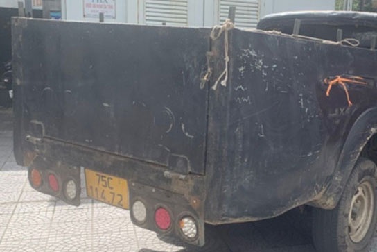 Nghet tho vay bat kiem lam vien cung dong bon van chuyen go lau hinh anh