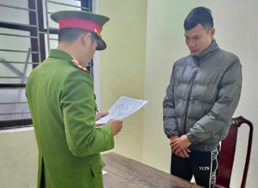 Shipper dang van chuyen ma tuy thi gap cong an hinh anh