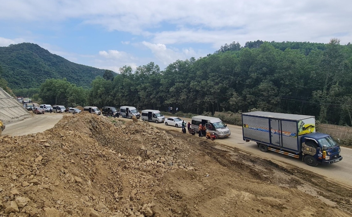 Deo An Khe tac nhieu gio, oto xep hang hon 10 km tren quoc lo 19 hinh anh