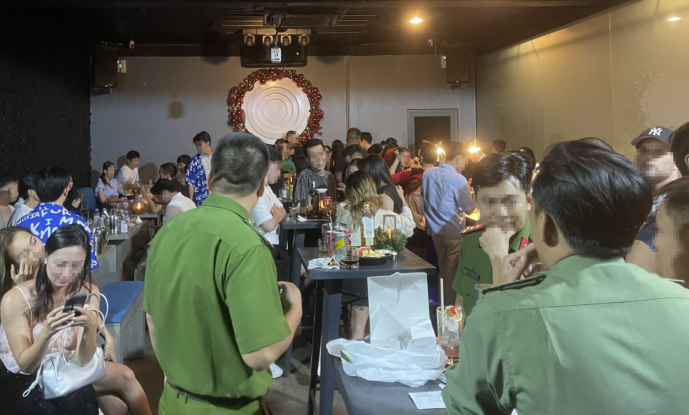 Cong an TP Thu Duc dot kich 4 quan beer club o khu Thao Dien hinh anh