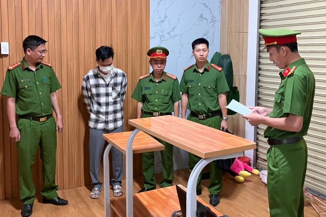 Bat giam vo chong chu hui lua dao chiem doat gan 50 ty dong hinh anh