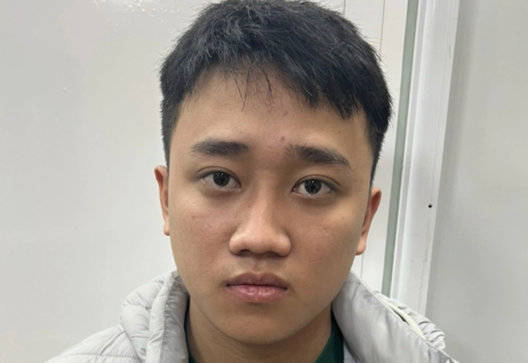 Bat giu thanh nien cuop day chuyen vang tang nguoi yeu hinh anh