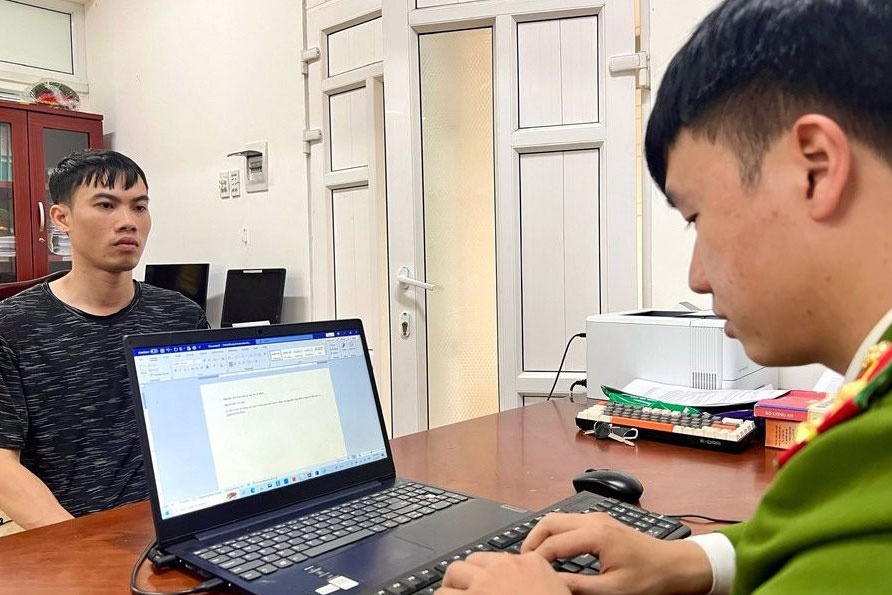 Va cham giao thong, thanh nien o Hue dung dao dam chet nguoi hinh anh