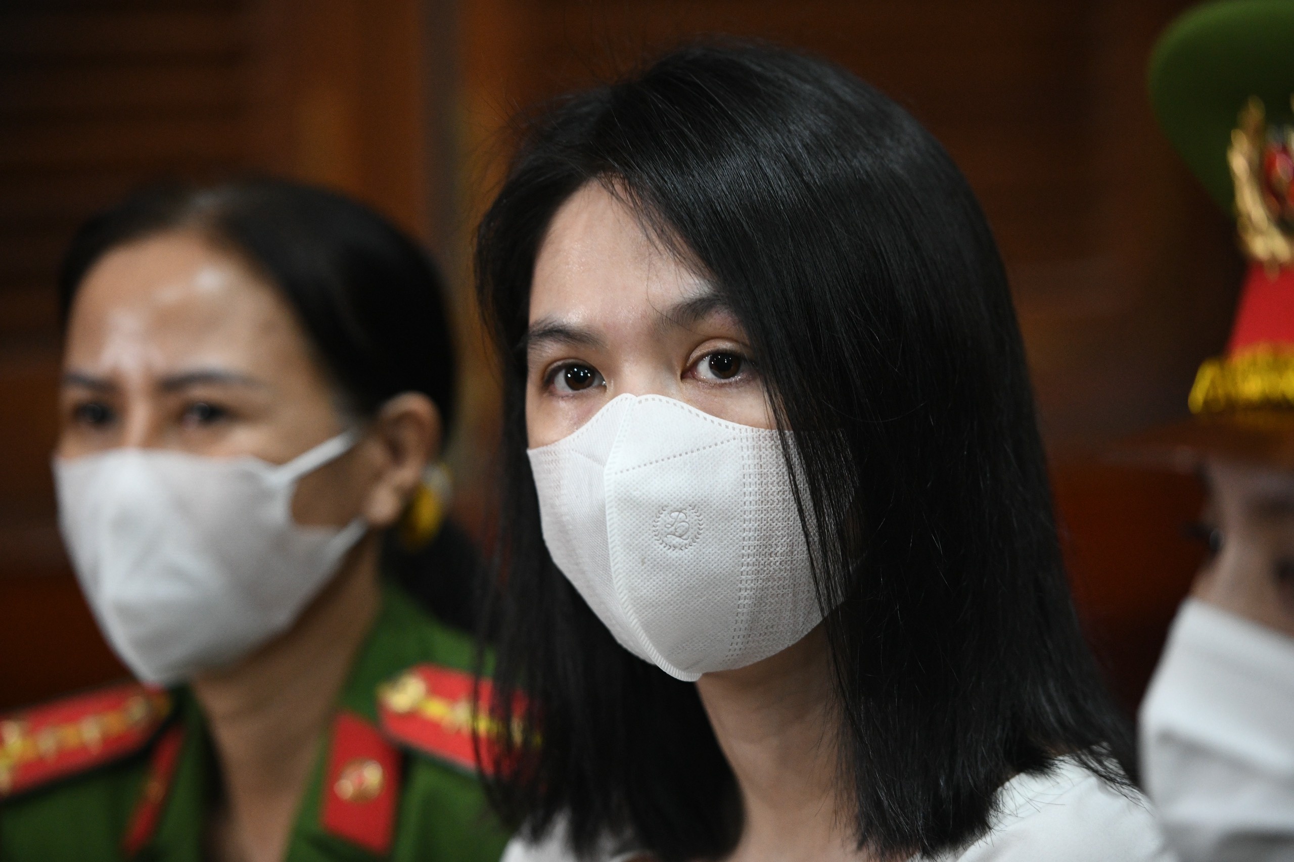 Ngoc Trinh duoc huong an treo hinh anh