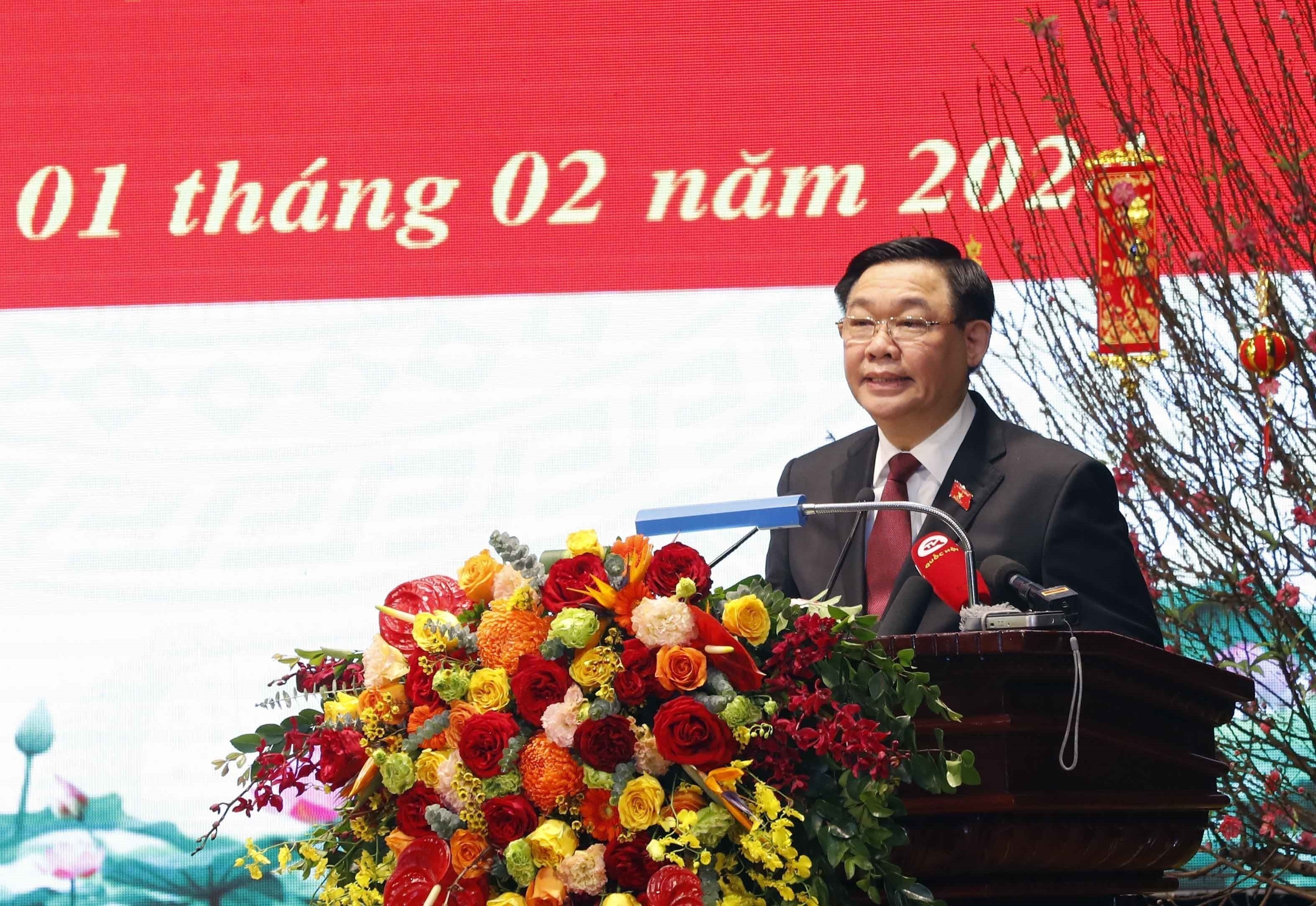 Chu tich Quoc hoi chuc Tet can bo, chien si Bo doi Bien phong hinh anh