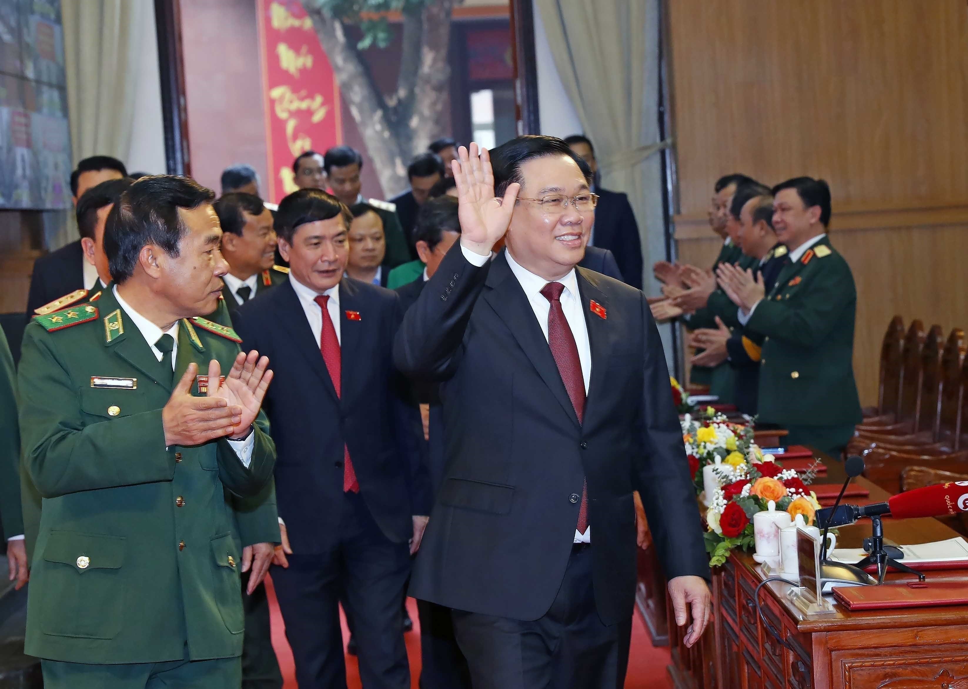 Chu tich Quoc hoi anh 2