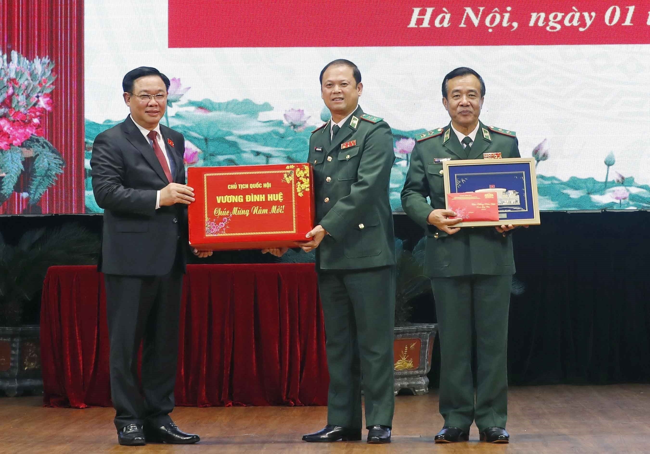 Chu tich Quoc hoi anh 3