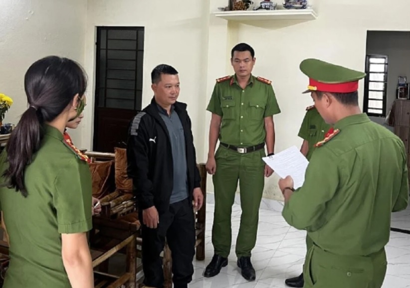 Bat ke cho gan 100 nguoi vay tien voi lai suat 'cat co' 432% hinh anh