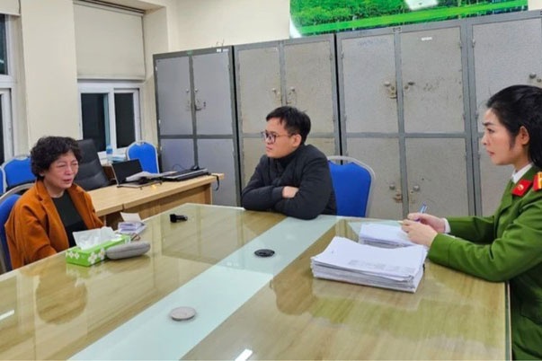 Nhung giot nuoc mat chay theo Sen Tai Thu hinh anh