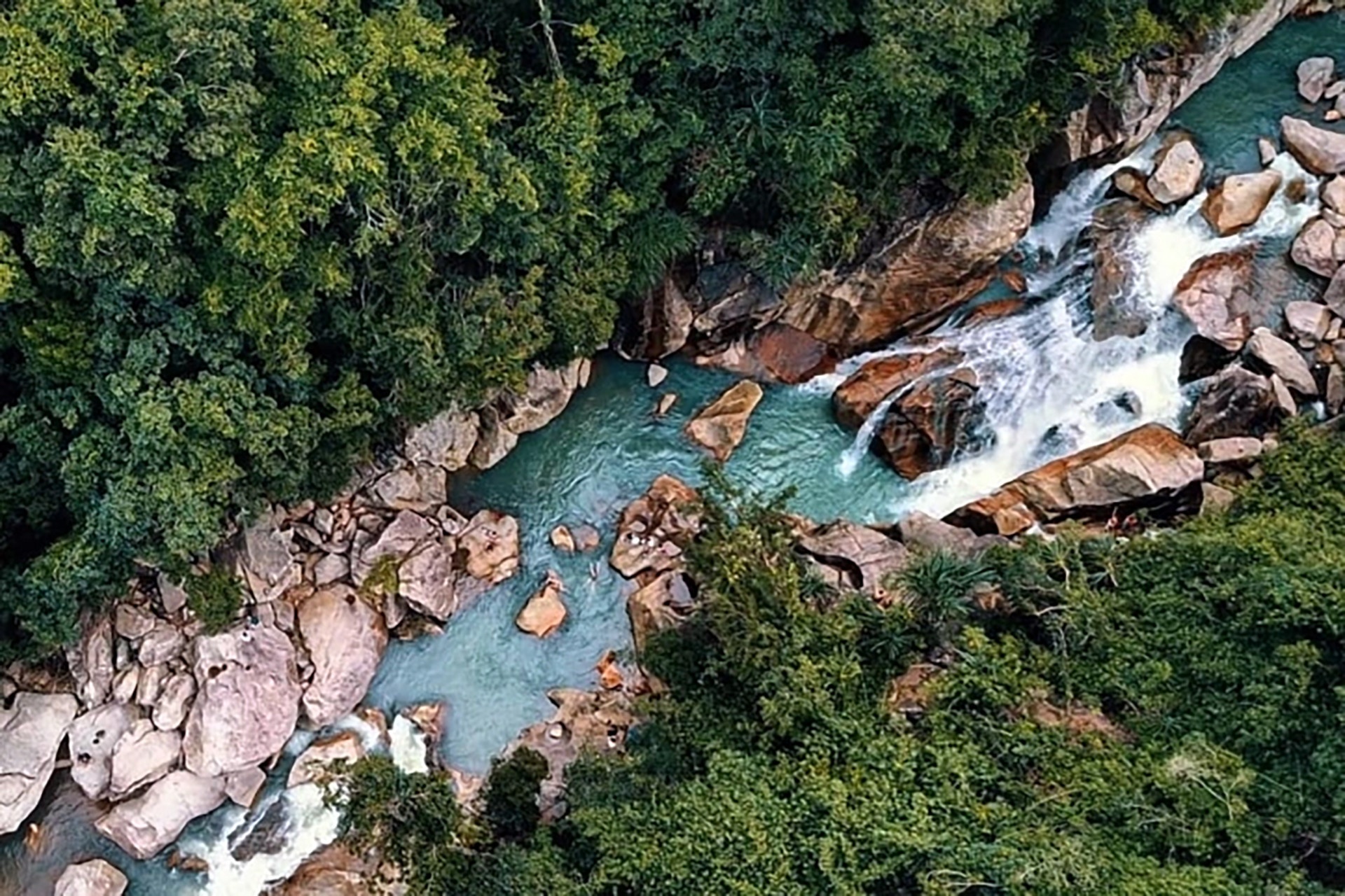 Hon 100 nguoi tim kiem du khach mat tich tai khu du lich o Khanh Hoa hinh anh