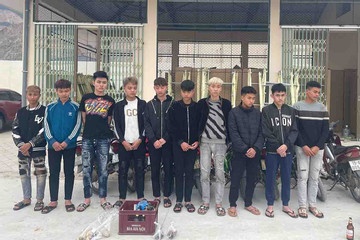 Nhom thanh nien tan cong nham, mot nguoi di duong tu vong hinh anh