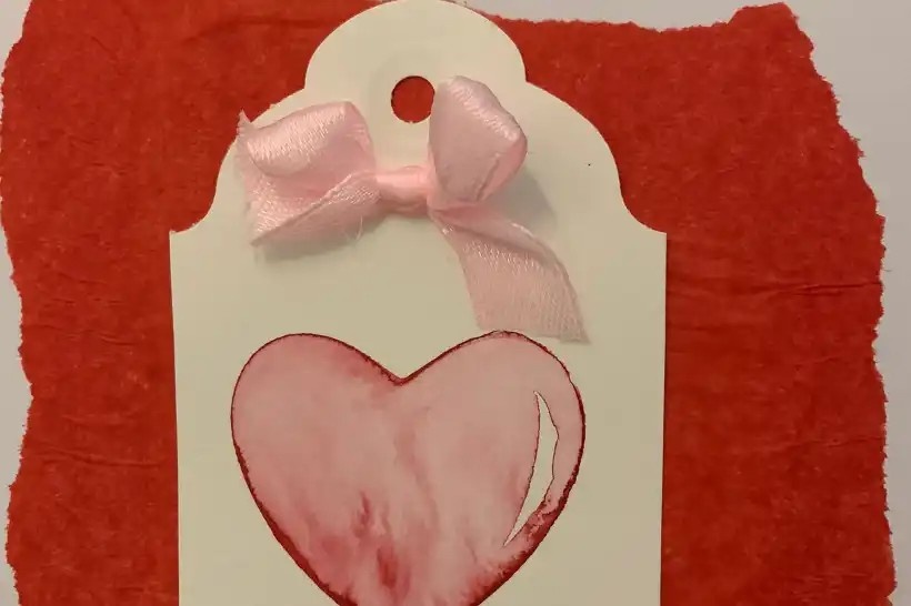 Cong ty tang le o Anh xin loi vi tam thiep Valentine hinh anh