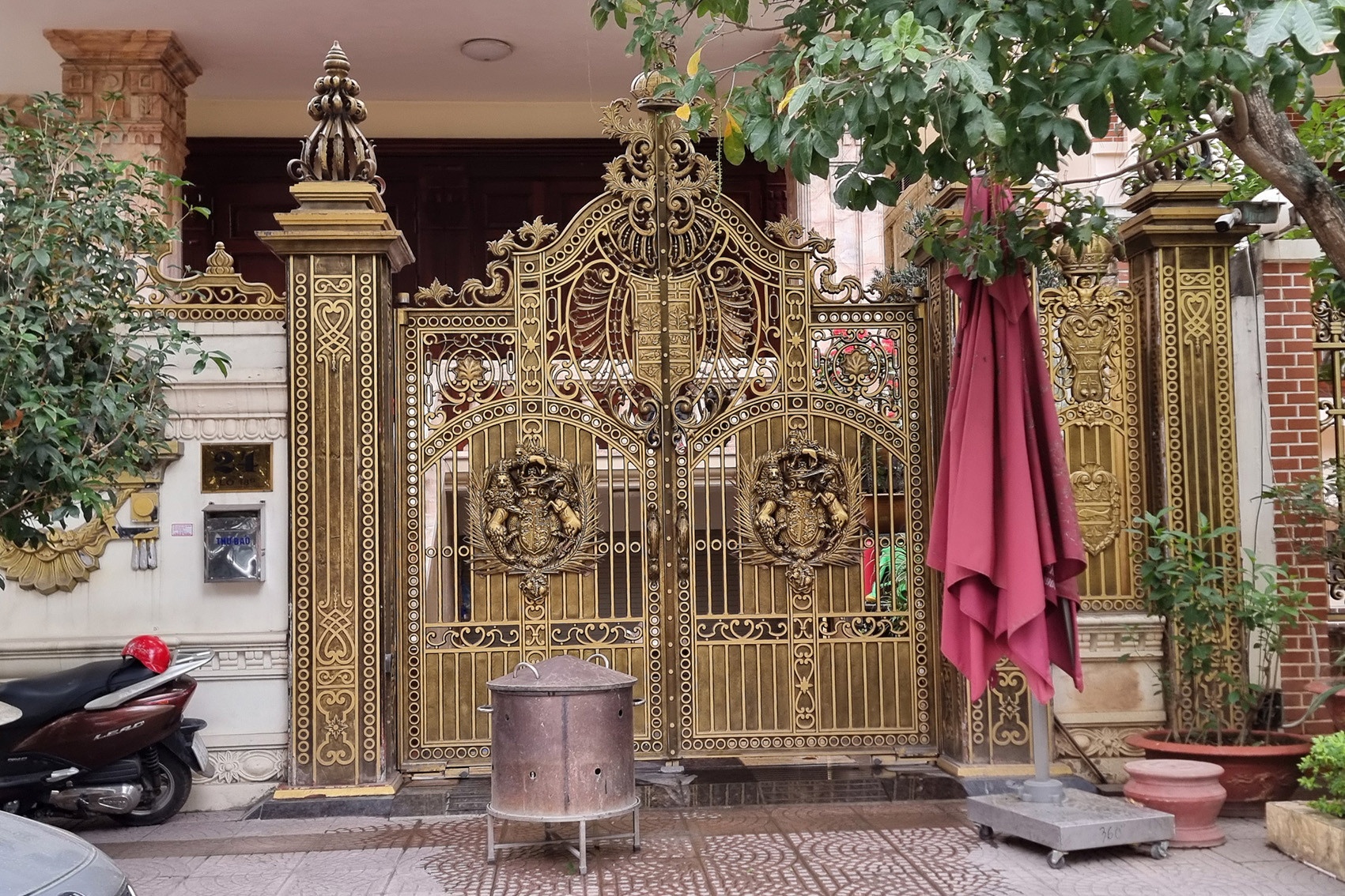 Cong an xac minh nguon goc tai san cua ong Do Huu Ca hinh anh