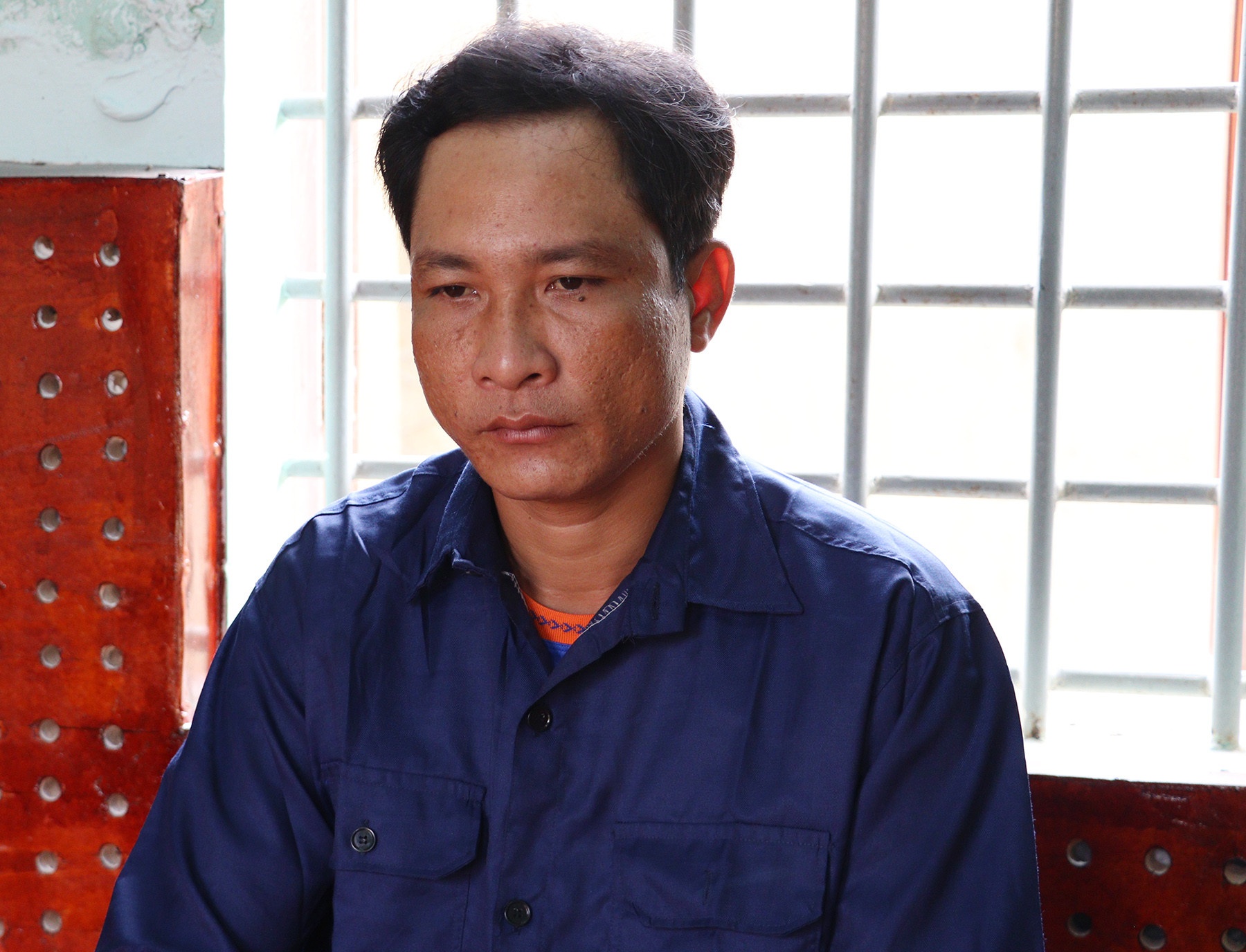Khoi to, bat giam doi tuong xuc pham Quoc ky hinh anh
