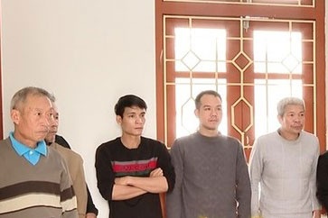 Mo soi bac mung 3 Tet, nhom doi tuong bi bat giu hinh anh