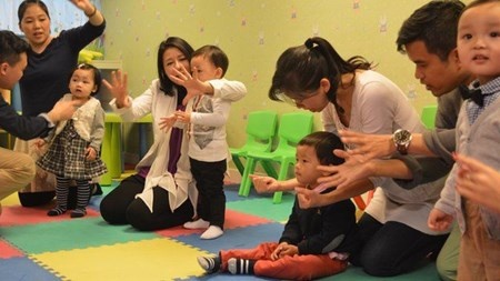 Tre em Hong Kong miet mai luyen thi vao truong mam non hinh anh