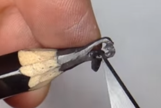 Clip dieu khac tren ngoi but chi cua quai kiet hinh anh