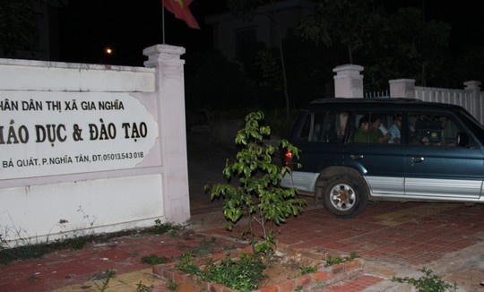 Huy ket qua thi tuyen giao vien do can bo lam lo de hinh anh