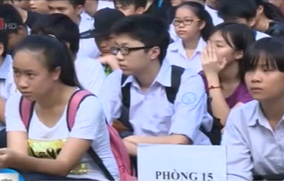 Clip cang thang chay dua vao lop 10 do con sinh nam Rong hinh anh